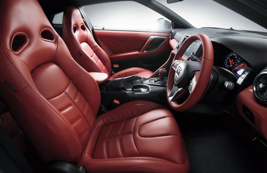  Nissan GT-R 2016 года  (JP) (фото 5 из 11)